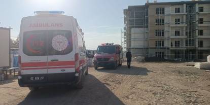 İntihar Girişiminde Bulunan Arkadaşlarına Aldırış Etmeden Çalışmaya Devam Ettiler