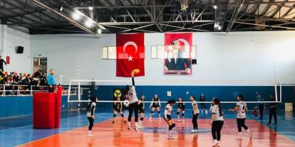 Silopi’de Genç Kızlar Voleybol İlçe Finali Tamamlandı: Şampiyon Silopi Anadolu Lisesi