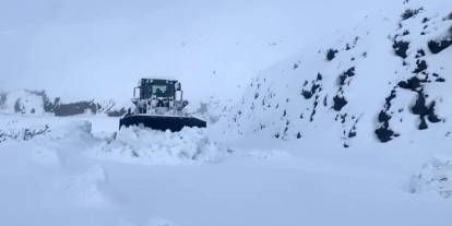 Şırnak’ta Kar Yolları Kapattı, Beyaz Esaret Başladı
