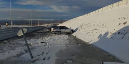 Van-Hakkari kara yolunda zincirleme kazada 5 kişi yaralandı
