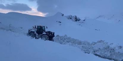Şırnak’ta Kardan Dolayı Kapanan Yolların Açılması İçin Çalışmalar Devam Ediyor