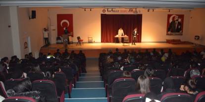 Gençlere katkı amacıyla Silopi'de Boş Sandalye oyunu sahnelendi