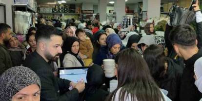 Ucuzu Gören Kadınlar Ezilme Tehlikesi Atlattı