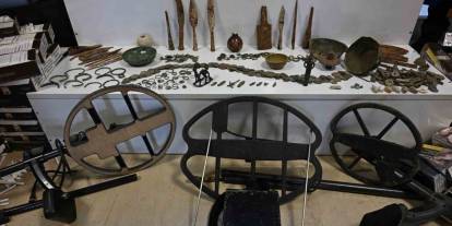 Muş’ta kaçakçılık operasyonunda çok sayıda silah, mühimmat ve tarihi eser ele geçirildi