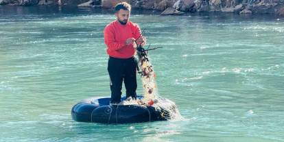 Şırnak'ta Sınırın Sıfır Noktasında Yakaladıkları Balıklarla Geçimlerini Sağlıyorlar