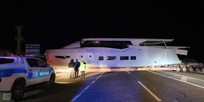 Van’dan yola çıktı, yolu kapatan yat görülünce şaşkınlık  oluştu