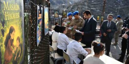 Şırnaklı Öğrenciler Köyde Kitap Yazıp İmza Günü Etkinliği Düzenledi