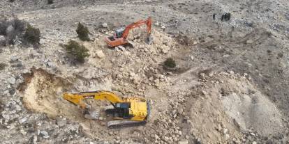 Kepçe ile define aradılar, 14 kişi suçüstü yakalandı