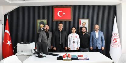 Avrupa İkincisi Milli Boksör Çabas, Gençlik ve Spor İl Müdürünü Ziyaret Etti