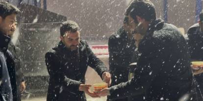 AK Parti Şırnak Gençlik Kollarından Yeni Yıla Anlamlı Dokunuş: Kar Altında Sıcak Çorba İkramı