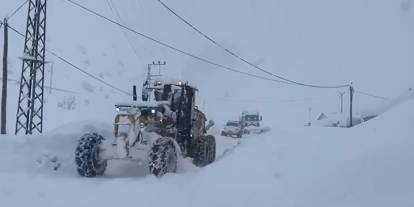 Kar ve Tipiye Rağmen Zehirlenen Vatandaş Paletli Ambulansla Kurtarıldı