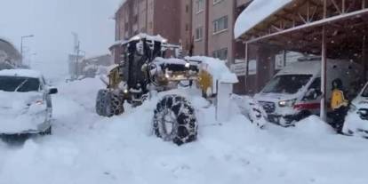 Şırnak’ta Kar Kalınlığı 2 Metreyi Geçti: Hayat Durma Noktasına Geldi