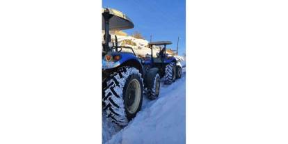 Buzlanmış Yolda Üç Traktörü Birbirine Bağlayıp Su Taşıdılar