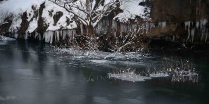 Şırnak'ta Soğuk Hava, Habur Çayı’nı Dondurdu
