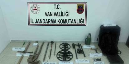 Van’da tarihi kale yakınında kazı yapan şahıslar yakalandı