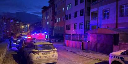 Bir kadın tartıştığı erkek arkadaşını banyoda bıçaklayarak öldürdü