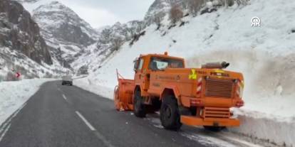 Hakkari-Şırnak kara yoluna düşen çığlar temizlendi