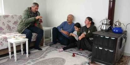 Yaklaşık 2 Bin Nüfuslu Köyde Kışın Sadece Bir Aile Yaşıyor