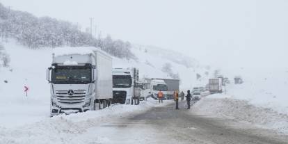 Muş-Bingöl kara yolunda 60 araç ve 140 kişi kurtarıldı