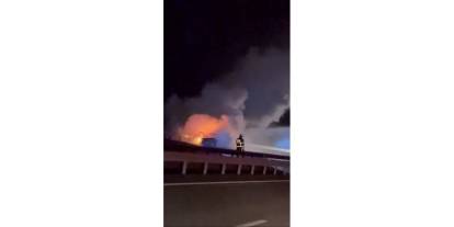 Seyir Halindeki Otomobil Alev Topuna Döndü