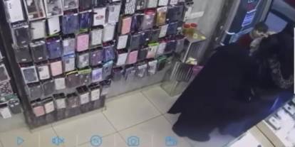 Çocuğunu ameliyat ettirmek için bozdurmaya çalıştığı altınlar çalındı