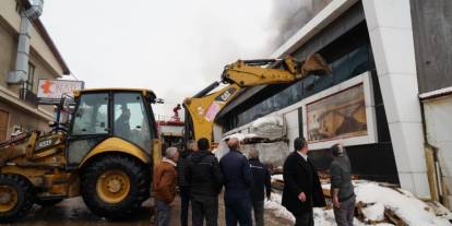 Mobilyacıda çıkan yangında 2 kişi öldü, 6 kişi yaralandı