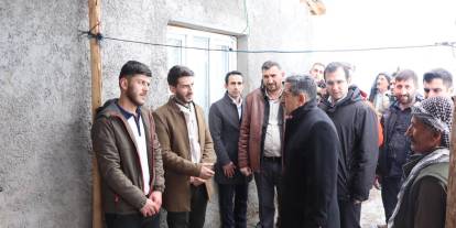 Vali Ekici’nden Evine Çığ Düşen Vatandaşa Ziyaret