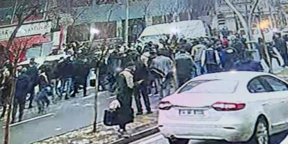Diyarbakır’da husumetli aileler düğünde karşılaşınca ortalık savaş alanına döndü