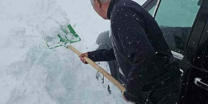 Van’da çığ düştü: 4 kişilik aile faciayı saniyelerle atlattı