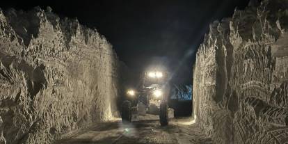 Çığ nedeniyle kapanan Hakkari-Şırnak kara yolu ulaşıma açıldı