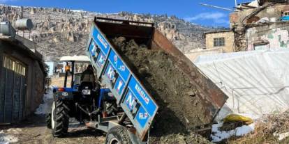 Diyarbakır'da köylüler imece usulü yol yaptı