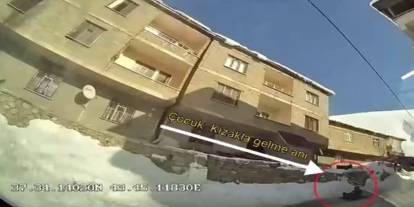 Hakkari’de 11 yaşındaki çocuk karda kayarken hayatını kaybetti! O anlar kamerada