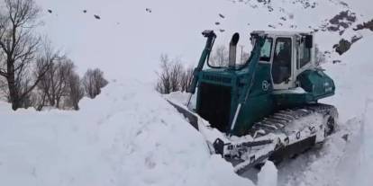 Şırnak’ta Kar Kalınlığı 2 Metreyi Aştı, Ekipler Vardiyalı Sistemle Çalışıyor