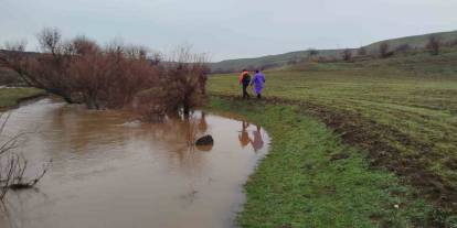 379 Kişi İz Takip Ve Kadavra Köpeğiyle Kayıp Kadını Arıyor
