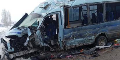 Komşu ilde yolcu minibüsü ile otobüs çarpıştı: Çok sayıda yaralı var