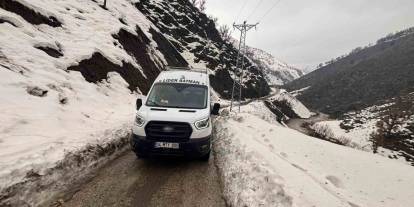 Batman’da Heyelan Paniği: Köy Minibüsü Yolda Mahsur Kaldı