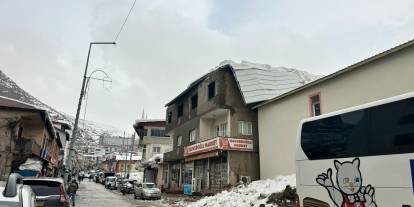 Beytüşşebap’ta Yoğun Kar Nedeniyle Çatılar Çöktü, Maddi Hasar Oluştu