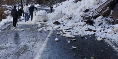 Şırnak Yoluna Çığ Düştü, Karla Kaplı Yollar Açıldı
