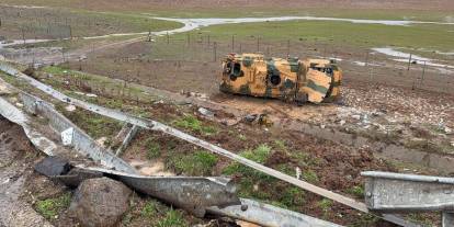 Kontrolden çıkan askeri aracın devrilmesi sonucu 10 asker yaralandı