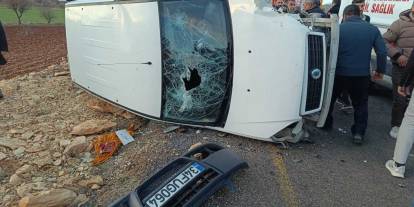 Mardin'de hafif ticari araç ile otomobilin çarpıştığı kazada 6 kişi yaralandı