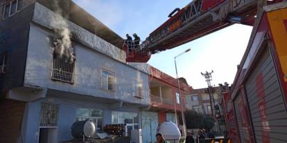 Mardin'de müstakil evde çıkan yangında 3 kişi dumandan etkilendi
