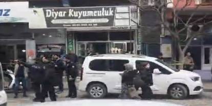 Silahlı, maskeli ve biber gazlı kuyumcu soygununda 1 kilo altın çaldılar