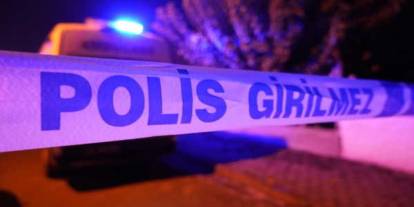 Bir evde üç kişi silahla vurulmuş halde bulundu