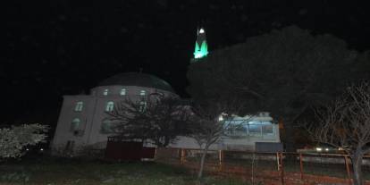 Erken okunan ezan ve patlayan top ilçeyi karıştırdı