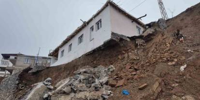 Şırnaklı vatandaş bütün birikimi ile ev yaptı, toprak kayması ile 'hayatı' askıda kaldı