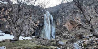 Şırnak’ta Kar Erimesi ile , 30 Metrelik Şelale Tekrar Aktı