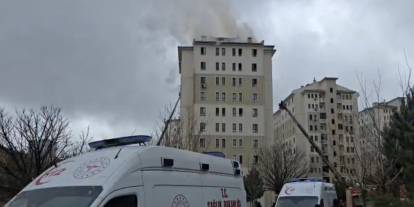 Batman'da 10 Katlı Binada Çıkan Yangında 21 Kişi Dumandan Etkilendi