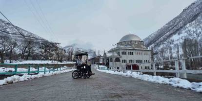 Şırnaklı Babadan Örnek Hareket! Engelli Çocuğu İçin Akülü Sandalyeyi Arabaya Çevirdi