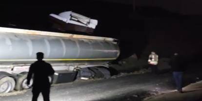 Şırnak’ta Yağış Nedeniyle Kayganlaşan Yolda Tanker Yoldan Çıktı
