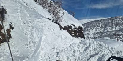 Siirt'te kardan kapanan 92 yerleşim yerinin yolu ulaşıma açıldı